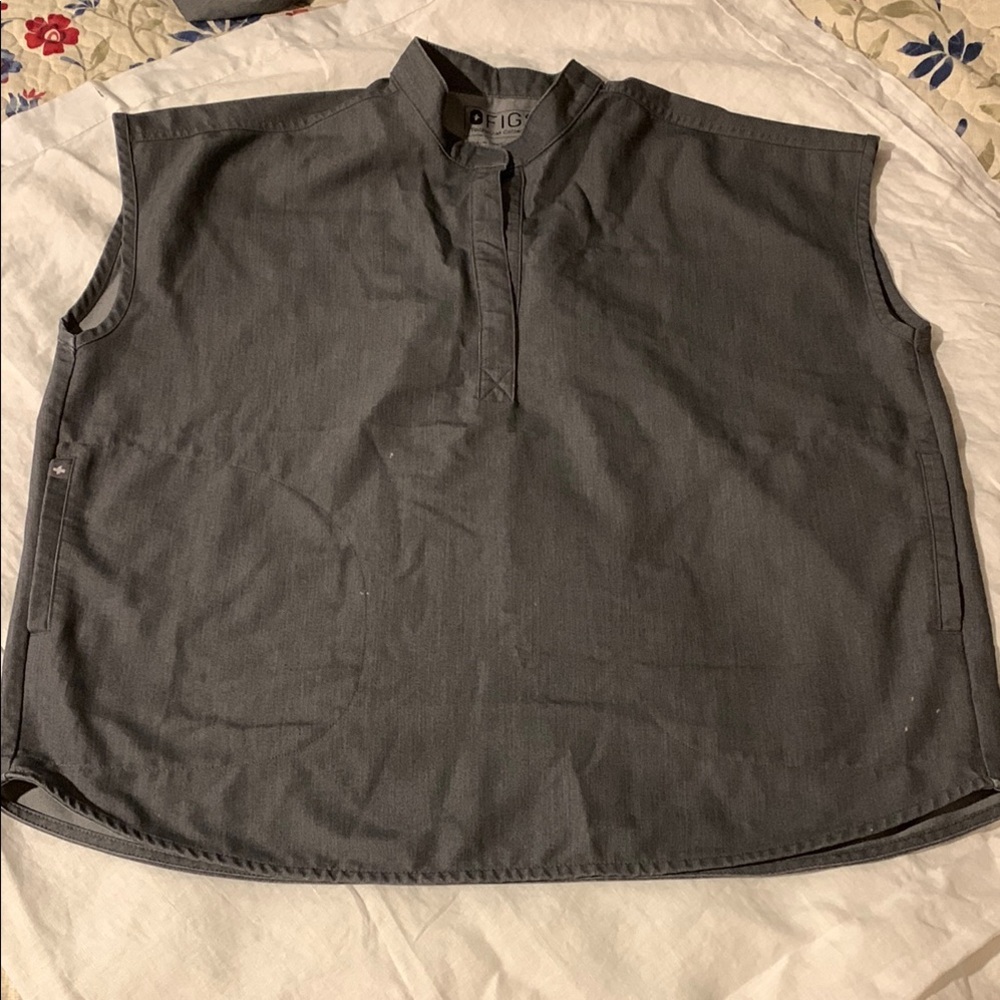 Figs Technical Collection Gray Sleeveless Scrubs Top Women’s Medium
